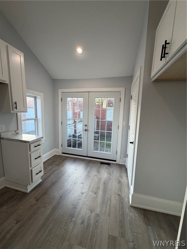 Building Photo - 18 Buffum St