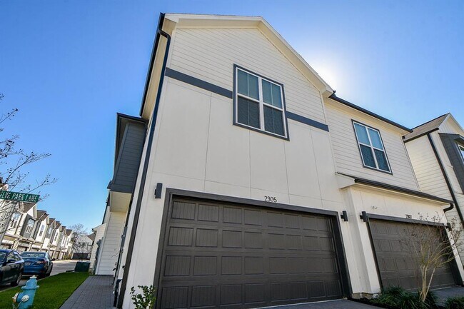 Building Photo - 2305 Silva Park Ln