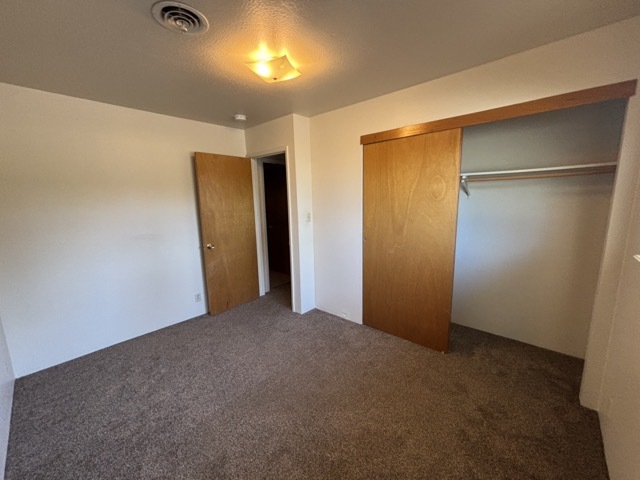 Building Photo - 2847 Moulton Dr