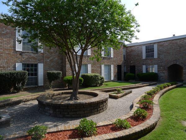 Building Photo - 777 Bateswood Dr