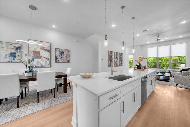 Building Photo - 13351 Goodland St