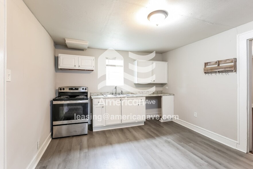 Building Photo - 229 Poole St