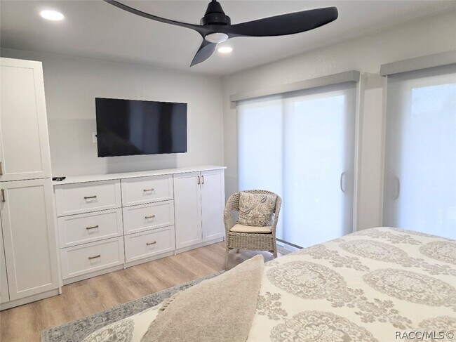 Building Photo - 65 Beach Ln