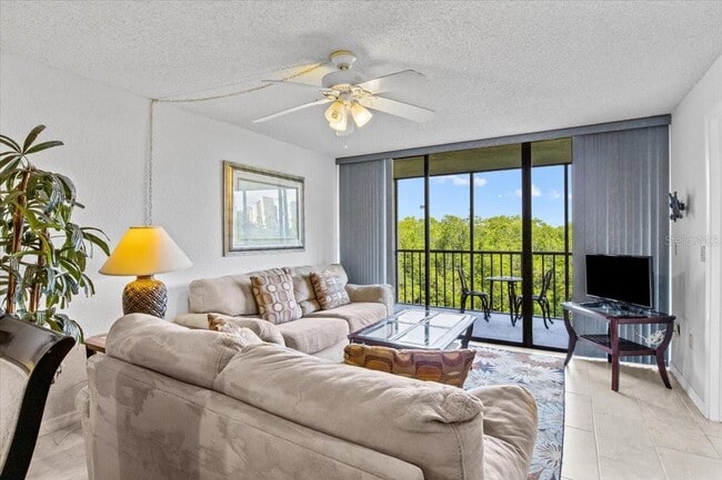 Building Photo - 900 Cove Cay Dr