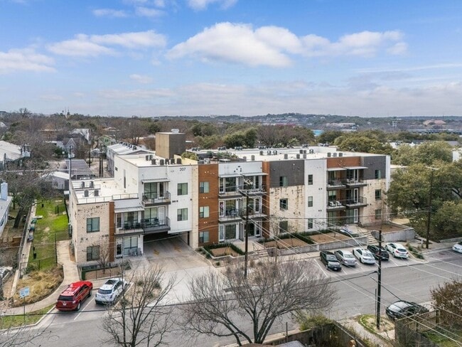 Building Photo - 207 W Johanna St