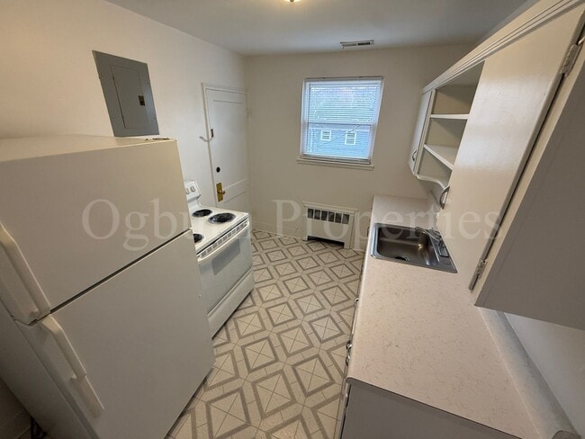 Building Photo - 2506-D Miller Park Cir-2BR/1BA-2nd Floor APT!!!