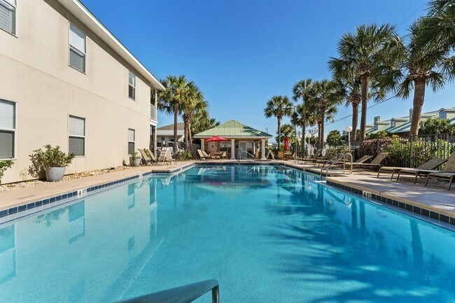 Building Photo - Beautifully furnished 2B/2B condo steps fr...