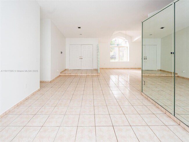 Building Photo - 10815 SW 145th Pl