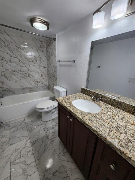 Building Photo - 2736 S University Dr