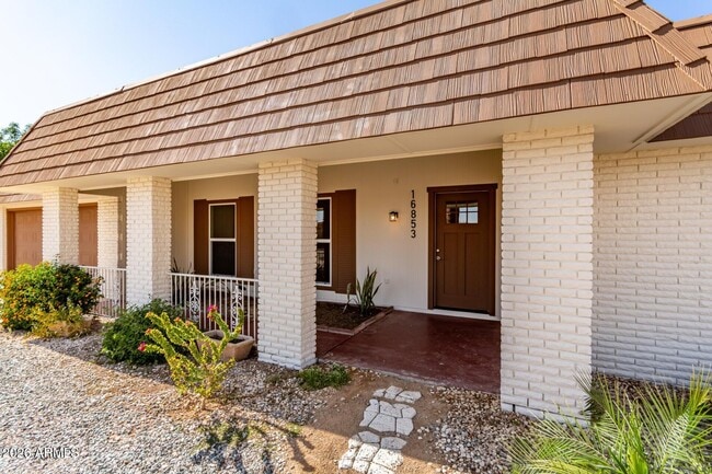 Building Photo - 16853 N Meadow Park Dr