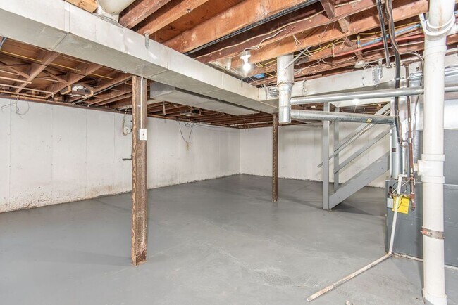 Building Photo - 104 Glen Garry Rd