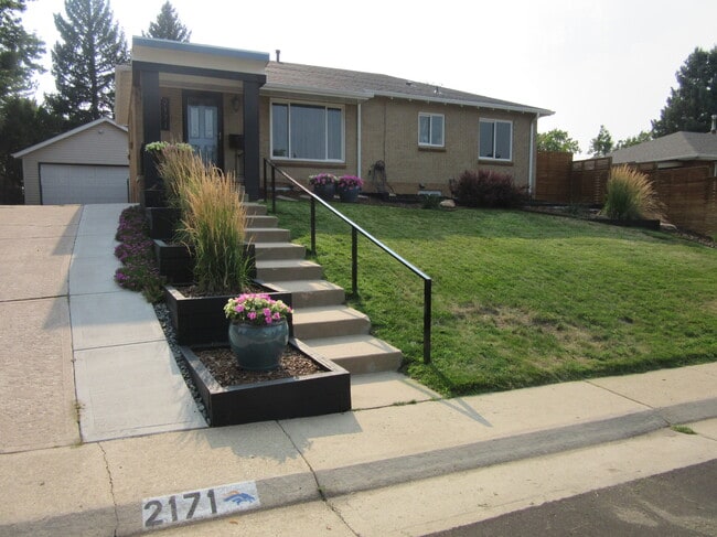 Primary Photo - 2171 S Yates St