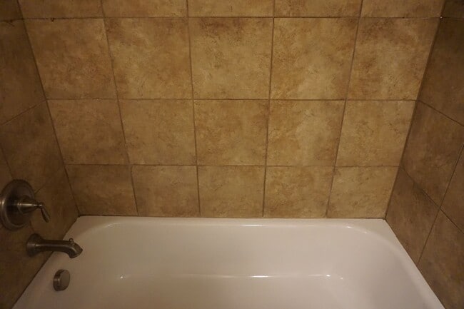 Building Photo - Upgraded 4 Bed 2 Bath Midvale Home