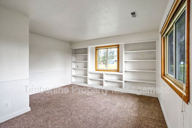 Building Photo - 17960 Bakers Farm Rd