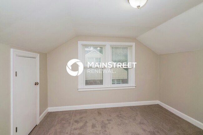 Building Photo - 4 Bedroom Pet-Friendly Home in Louisville,...
