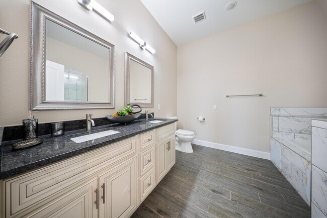 Building Photo - 2015 Olivos St