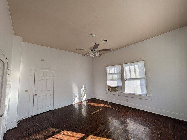 Building Photo - 1385 Long Ave