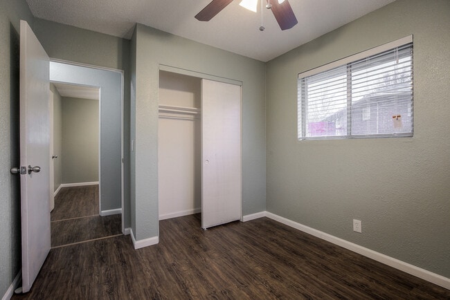 Building Photo - 514 NE Corder St