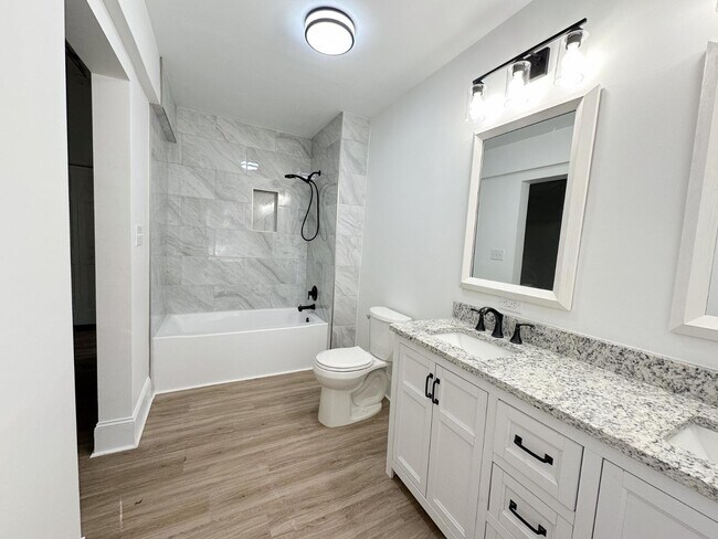 Large master bath - 2429 Remount Rd