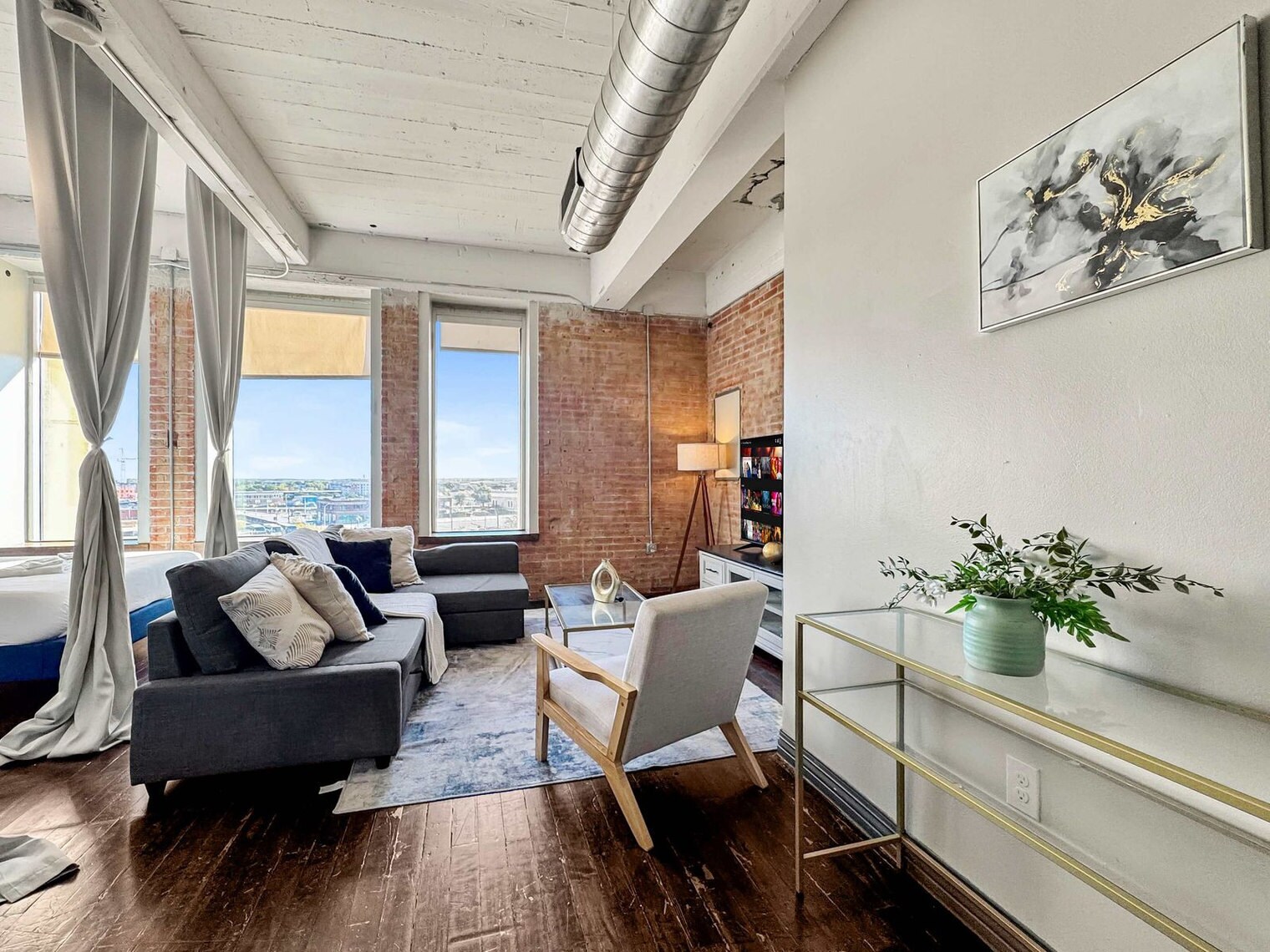 Building Photo - 555 Evergreen St