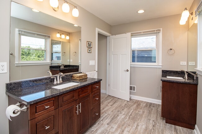 Building Photo - 597 Nash Rd