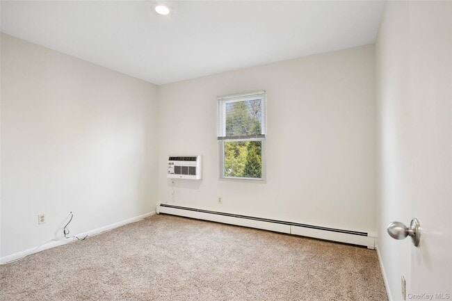 Building Photo - 545 Stanley Ave