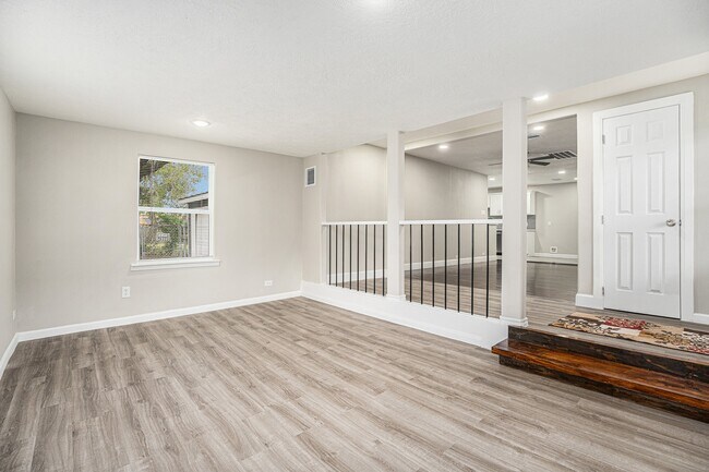 Building Photo - 812 7th Ave N