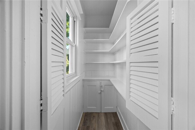 Building Photo - 15-17-17 Roosevelt St