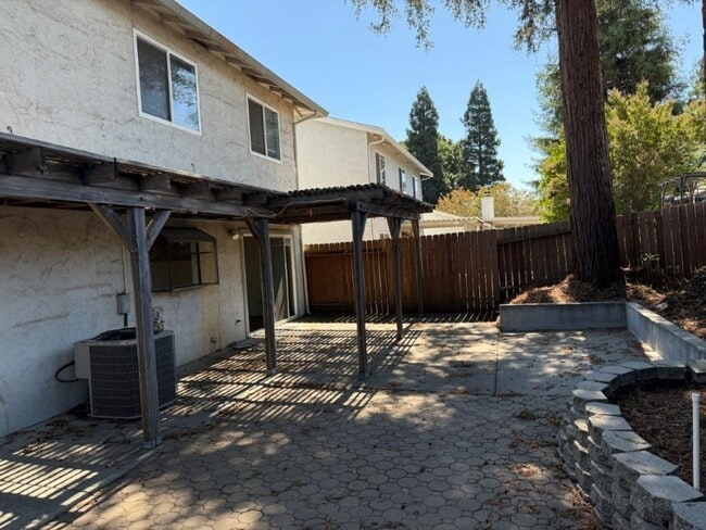 Building Photo - Updated 4 Bedroom 2.5 Bath Vacaville *Star...