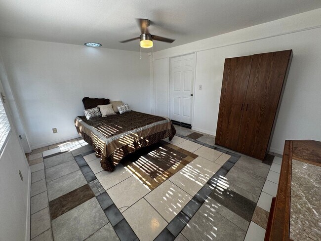 Building Photo - 630 N Crooked Lake Dr