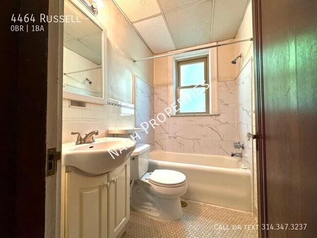 Building Photo - 4464 Russell-1W