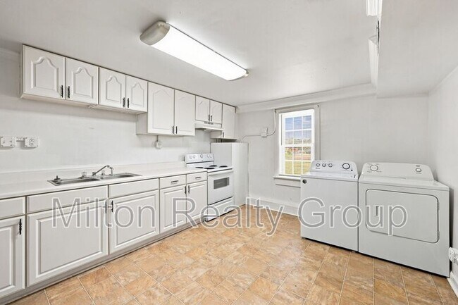 Building Photo - 101 E Woodall St