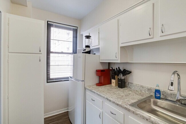 Building Photo - 112 W University Pkwy