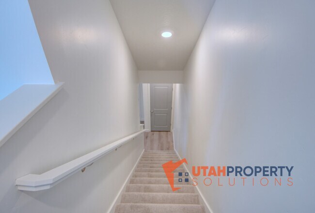 Building Photo - 959 W 540 S