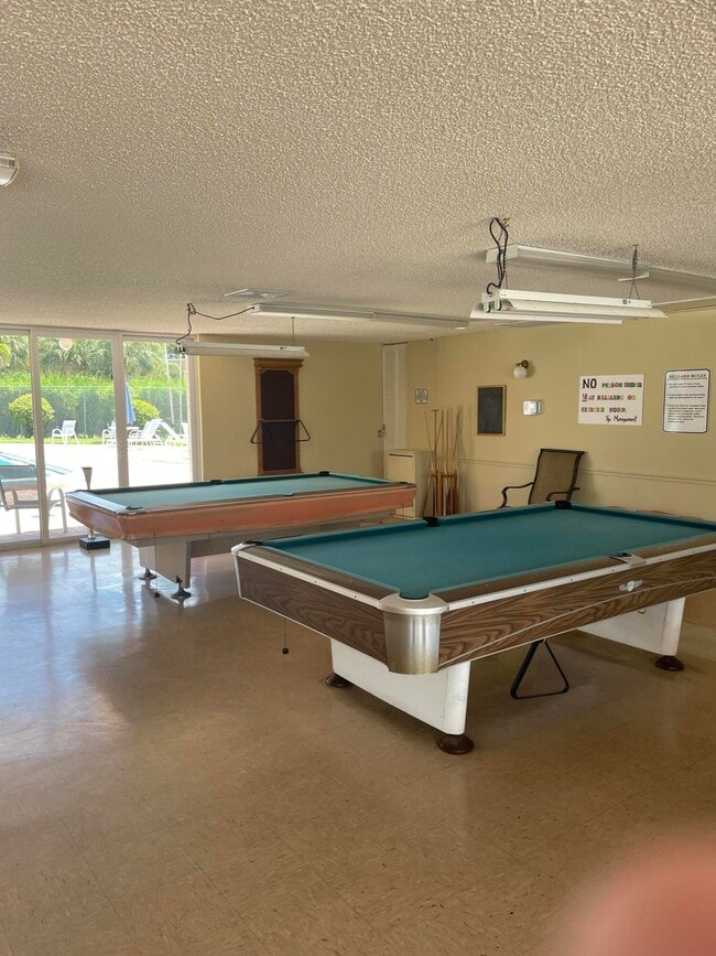 Building Photo - 701 Lori Dr