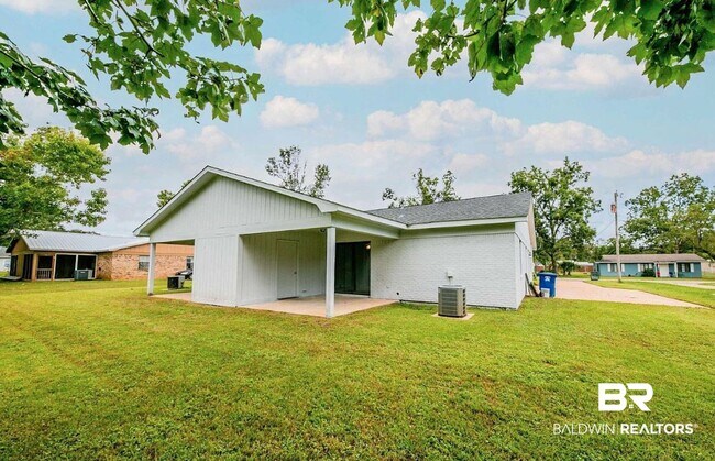 Building Photo - 513 W Rose Ave