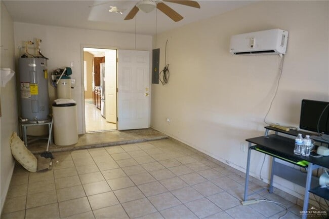 Building Photo - 19 Goldwing Wy