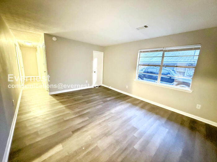 Building Photo - 436 Henry St