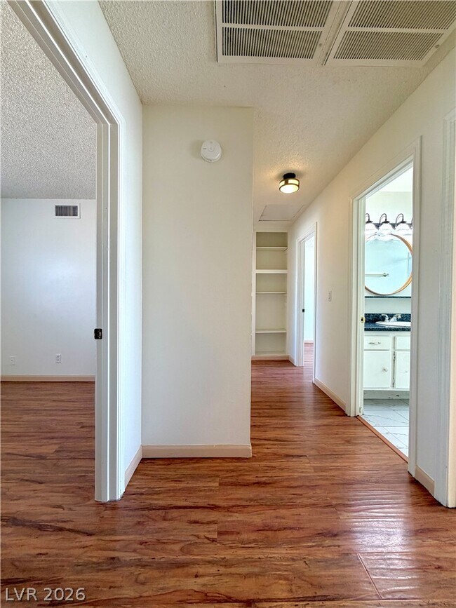 Building Photo - 6969 Mountain Moss Dr