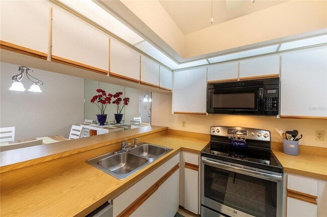 Building Photo - 646 Bird Bay Dr E