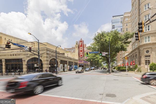 Building Photo - 33 Ponce De Leon Ave NE