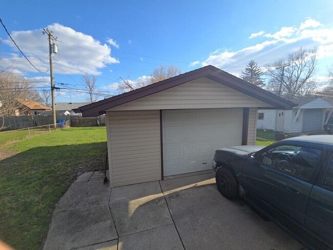 Building Photo - 25517 Yale St