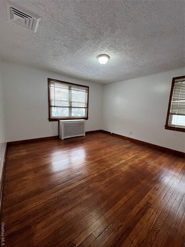 Building Photo - 92 Fir St