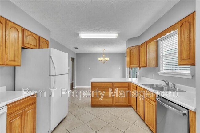 Building Photo - 1013 Reita St
