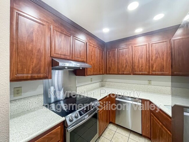 Building Photo - 4870 Lakebird Pl