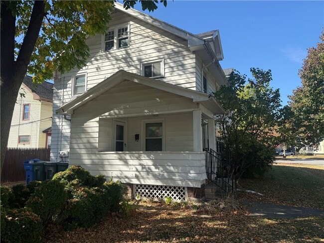 Building Photo - 229 Inglewood Dr