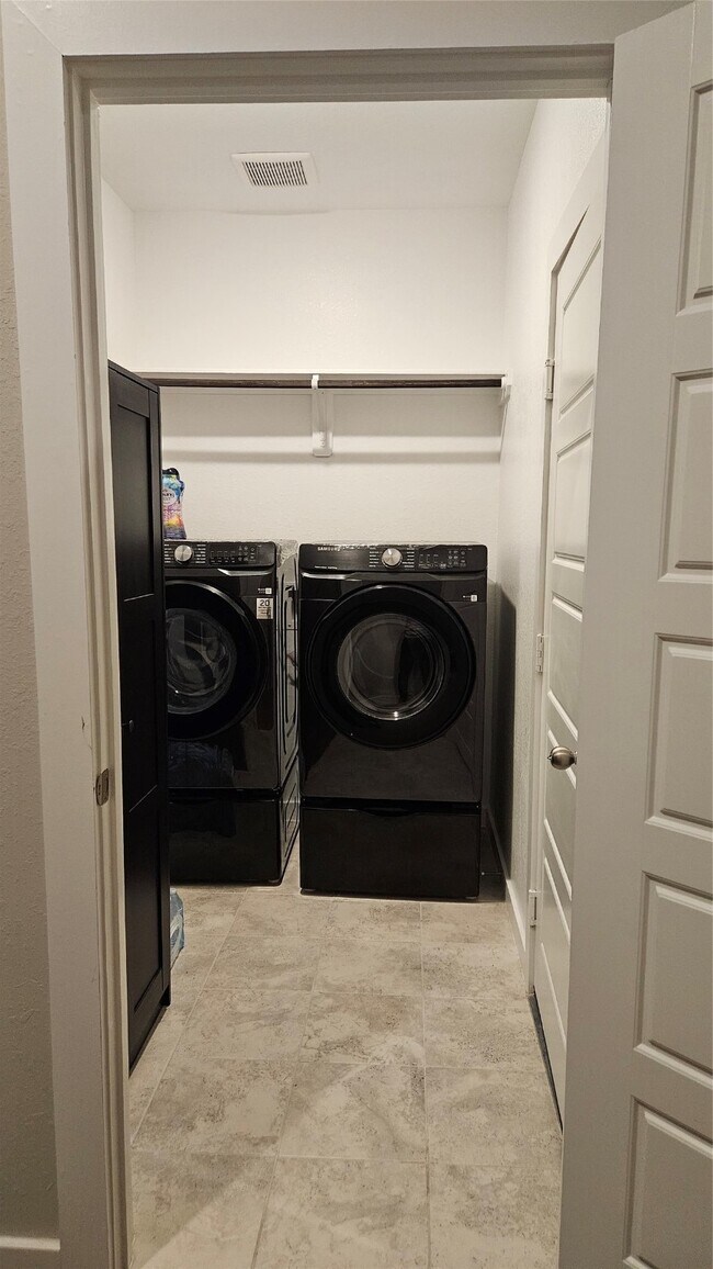 Building Photo - 18218 Bluebird Br Ln
