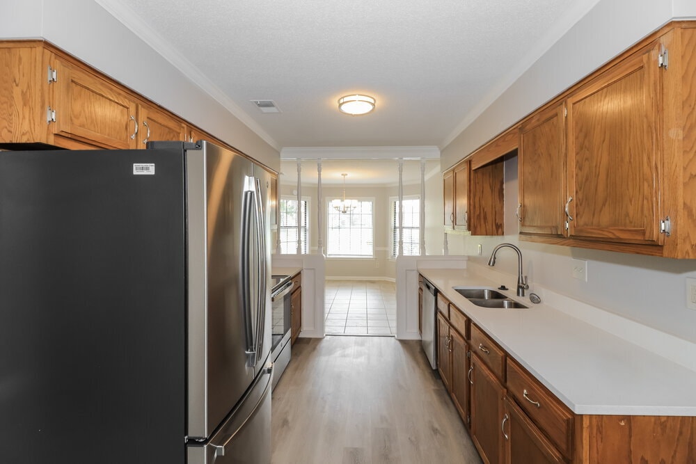 Building Photo - 5996 Lawnhill Dr