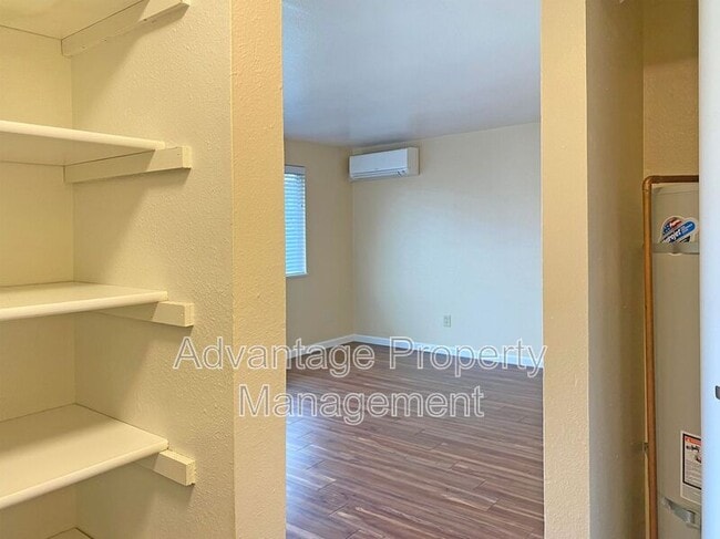 Building Photo - 588 NW Oak Ave