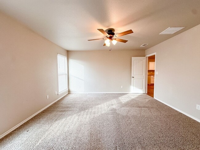 Building Photo - 3/2/2 Home in Windstone!